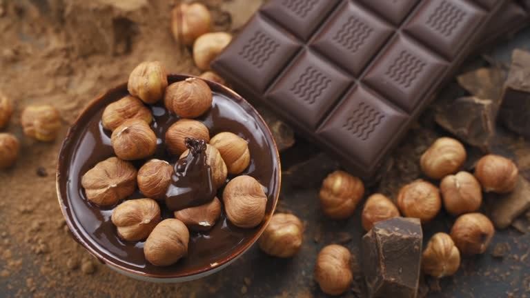 تصویر 3 از شکلات فندقی مناسب دسرهای خانگی و عصرانه های لوکس